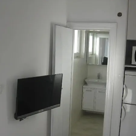 Apartment Paula - One Bedroom With Terrace 3 Jezera
