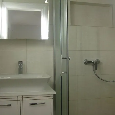 Paula - One Bedroom With Terrace 3 Jezera