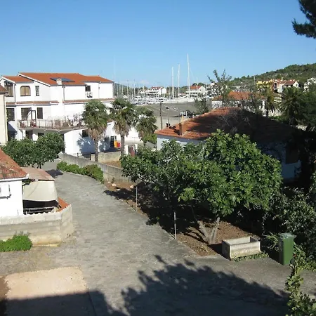 Apartment Paula - One Bedroom With Terrace 3 Jezera