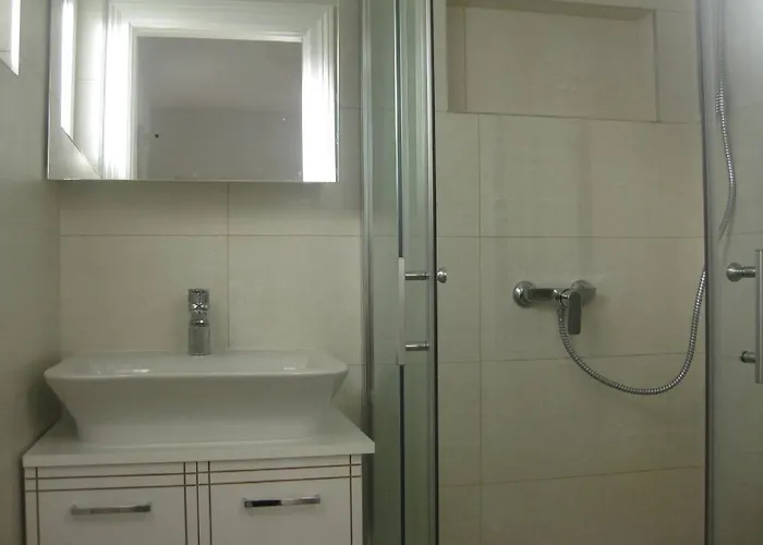 Paula - One Bedroom With Terrace 3 Jezera